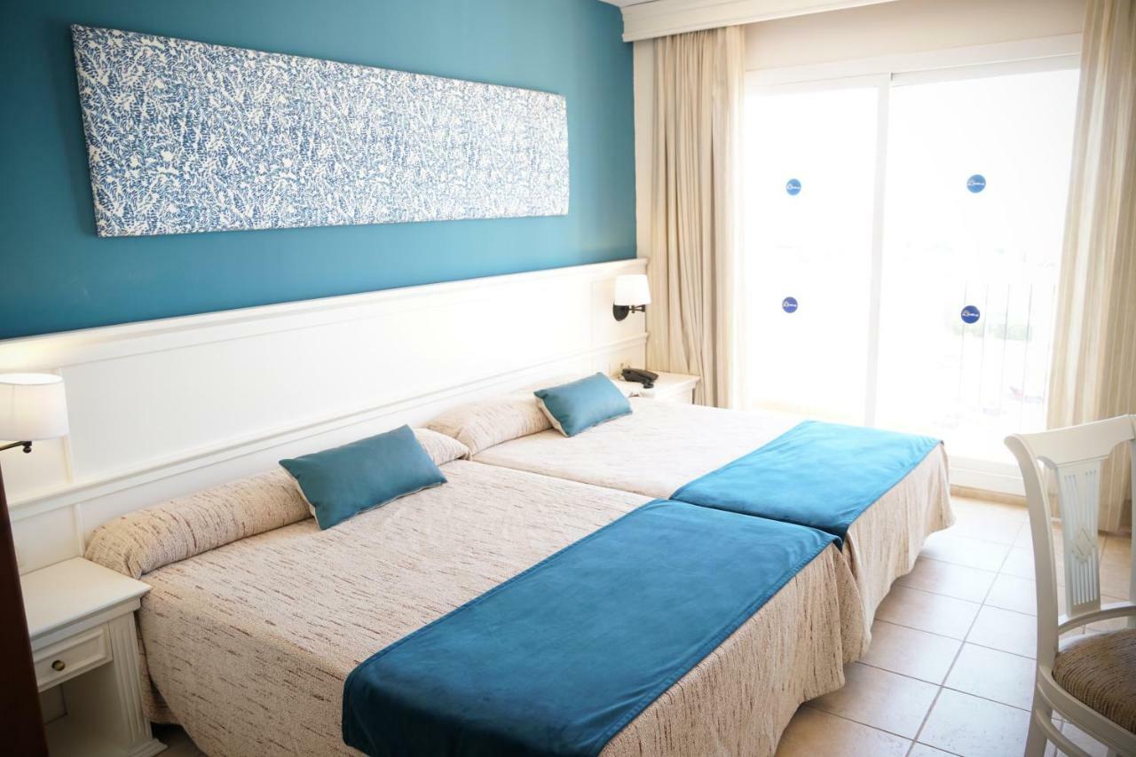 Quarto Triplo (2 Adultos + 1 Criança)