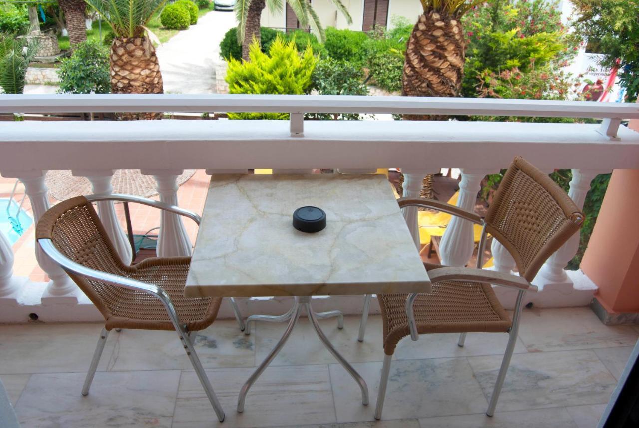 Habitación Doble con vistas a la piscina
