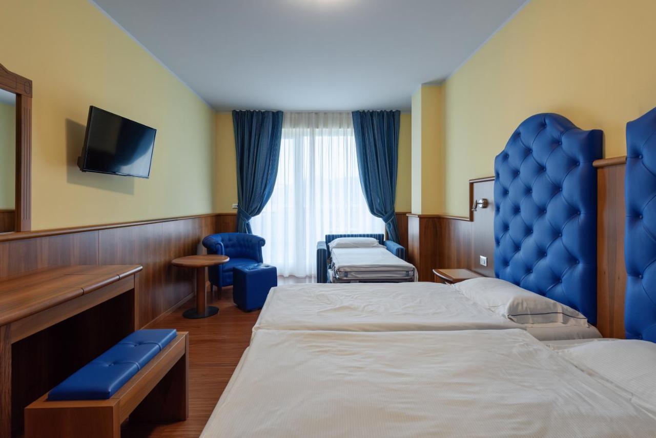 Deluxe Tweepersoonskamer met 2 Aparte Bedden en Uitzicht op het Meer