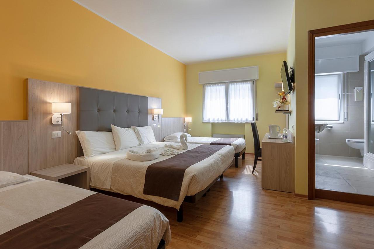 Superior Double or Twin Room,696759093:JPEG