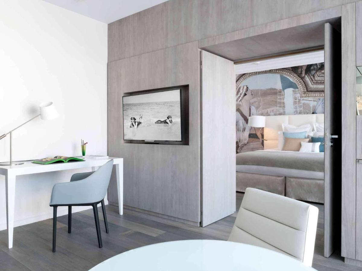 Duplex/Single Story Suite with King or Two Single Beds and Sofa Bed