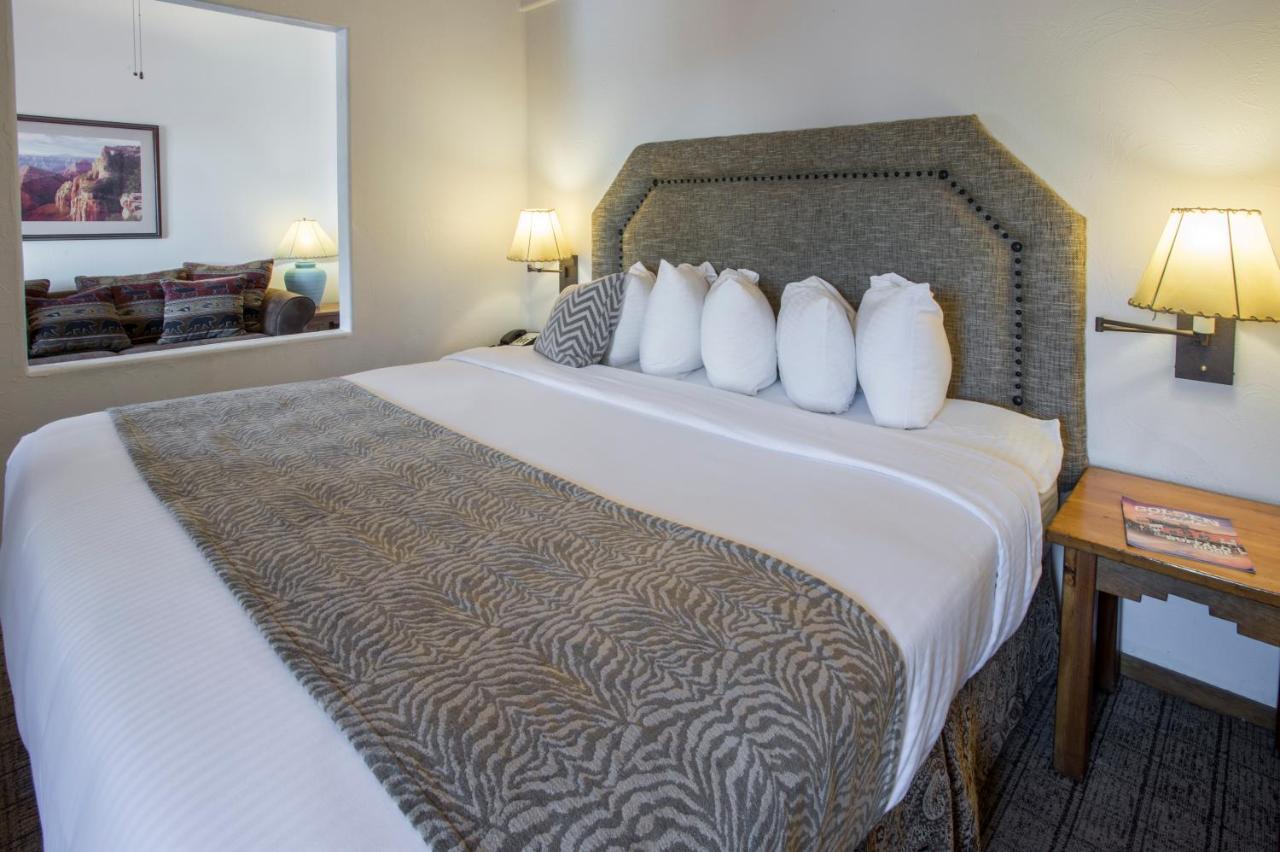Traditional Mini Suite,932437471:JPEG