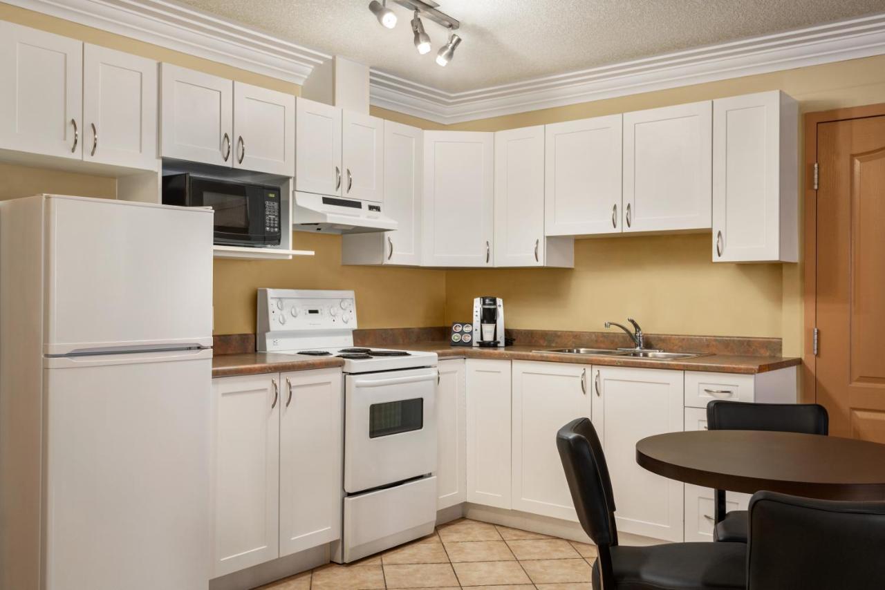 One-Bedroom Queen Suite - Non-Smoking
