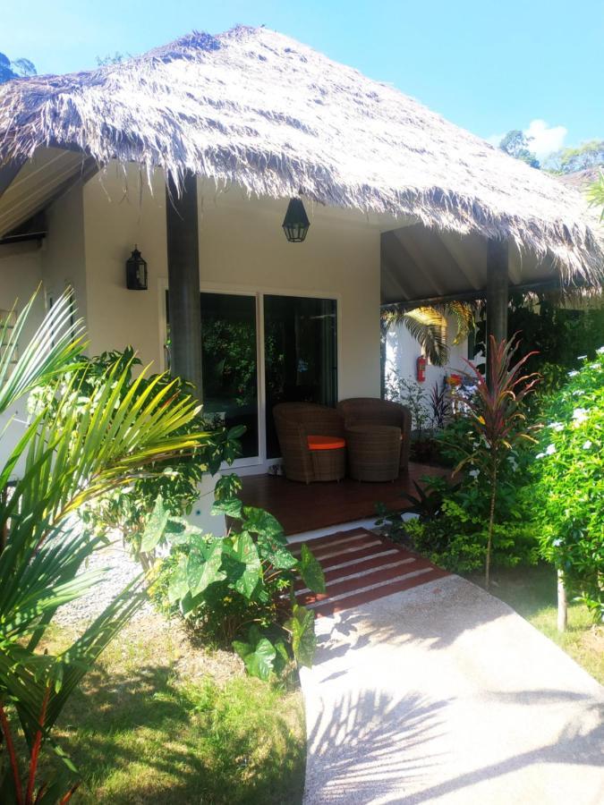 Deluxe Bungalow with Balcony and Sea View