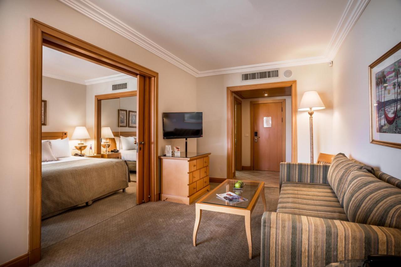 Suite 1 Chambre de Luxe avec Balcon - Vue sur Piscine