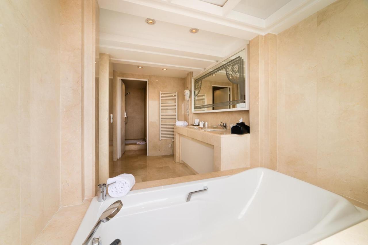 Junior Suite with City View