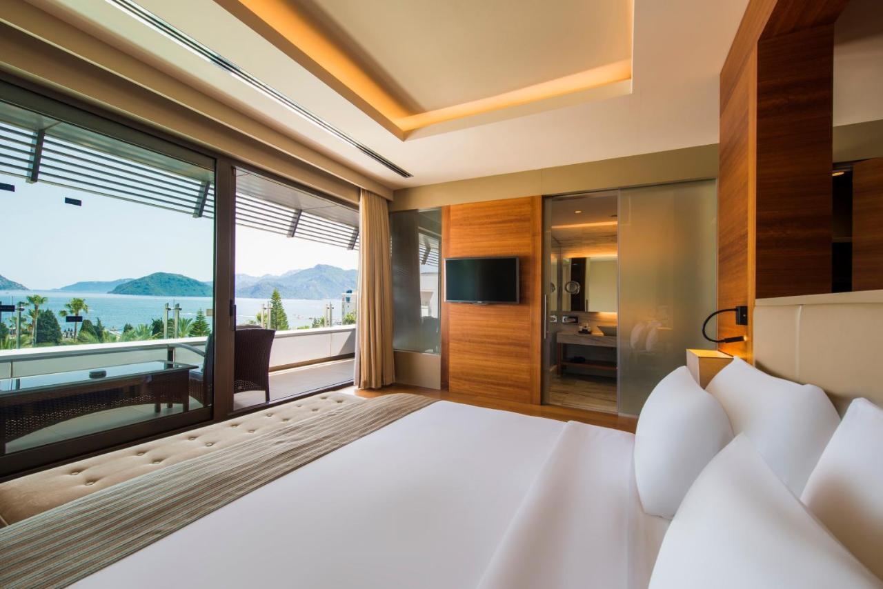 Deluxe Sea View Suite