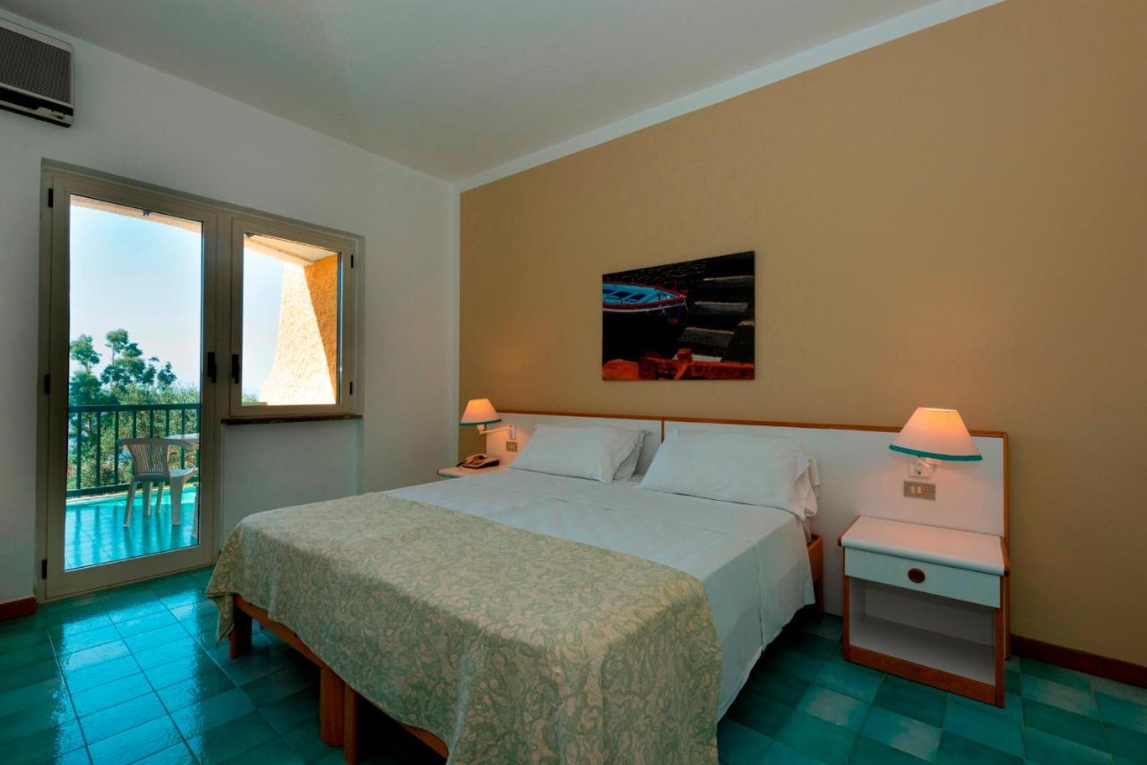Triple Room with Terrace