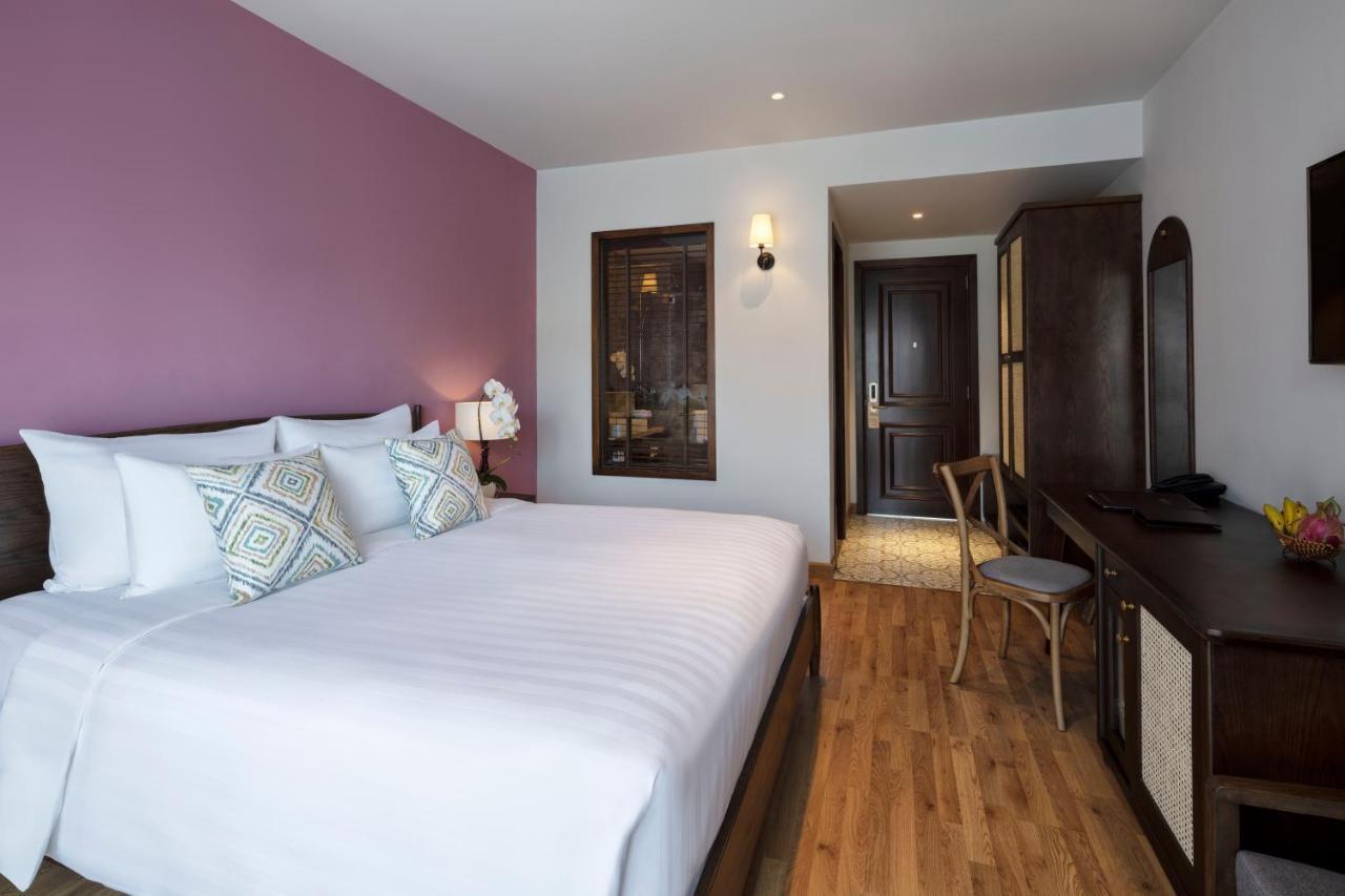 Deluxe King Room with Balcony and City View