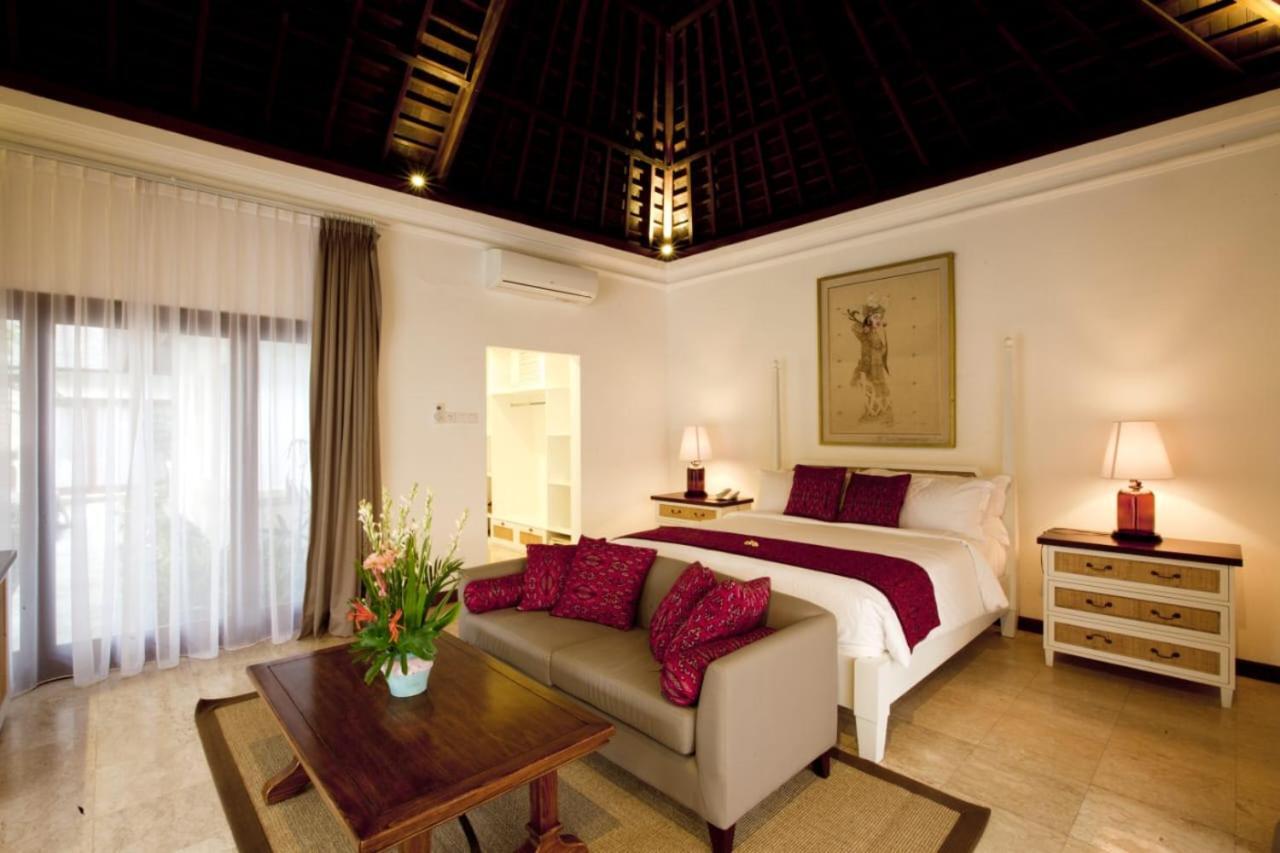 6-Bedroom Villa - Beach Front
