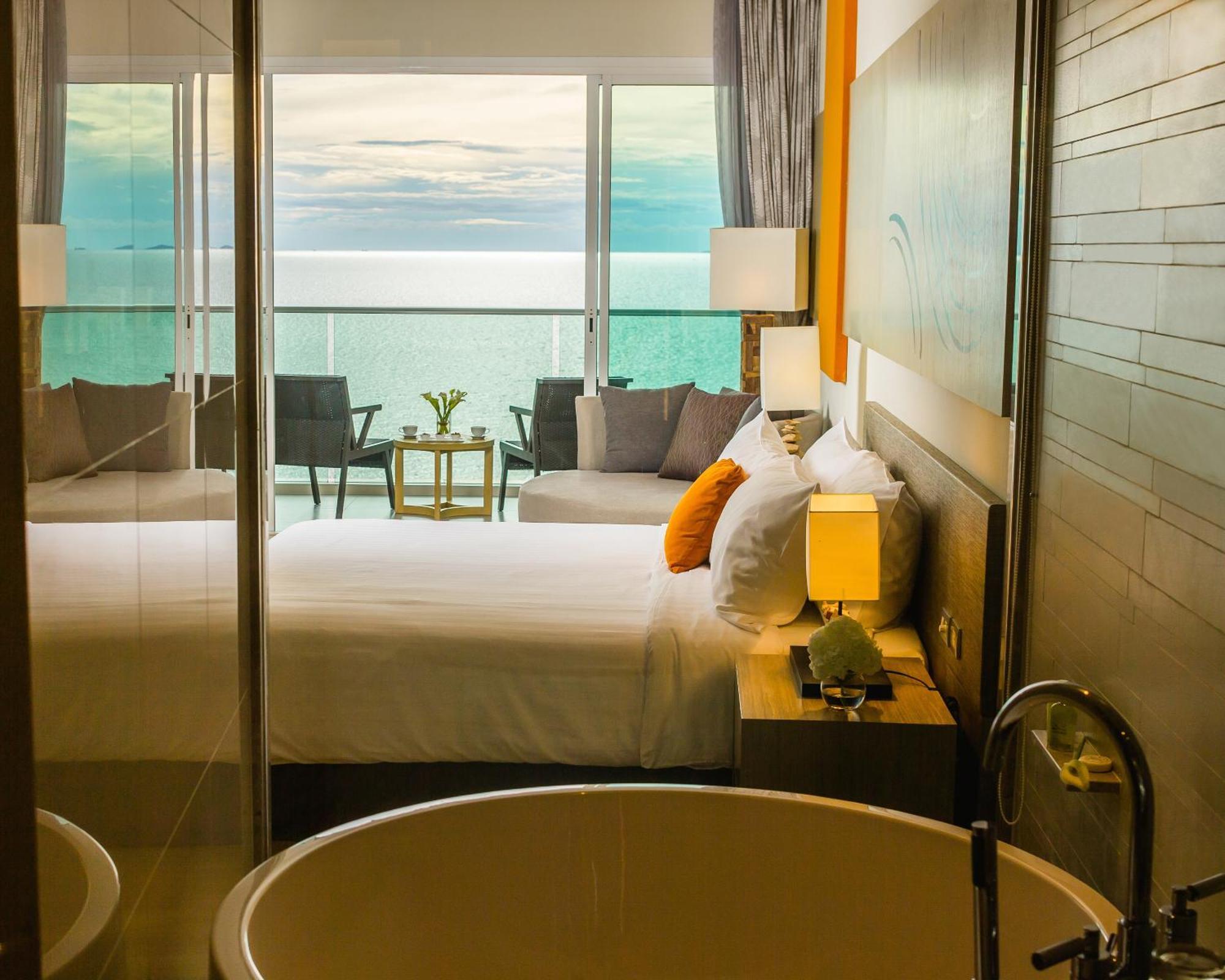 Deluxe King Room Sea View