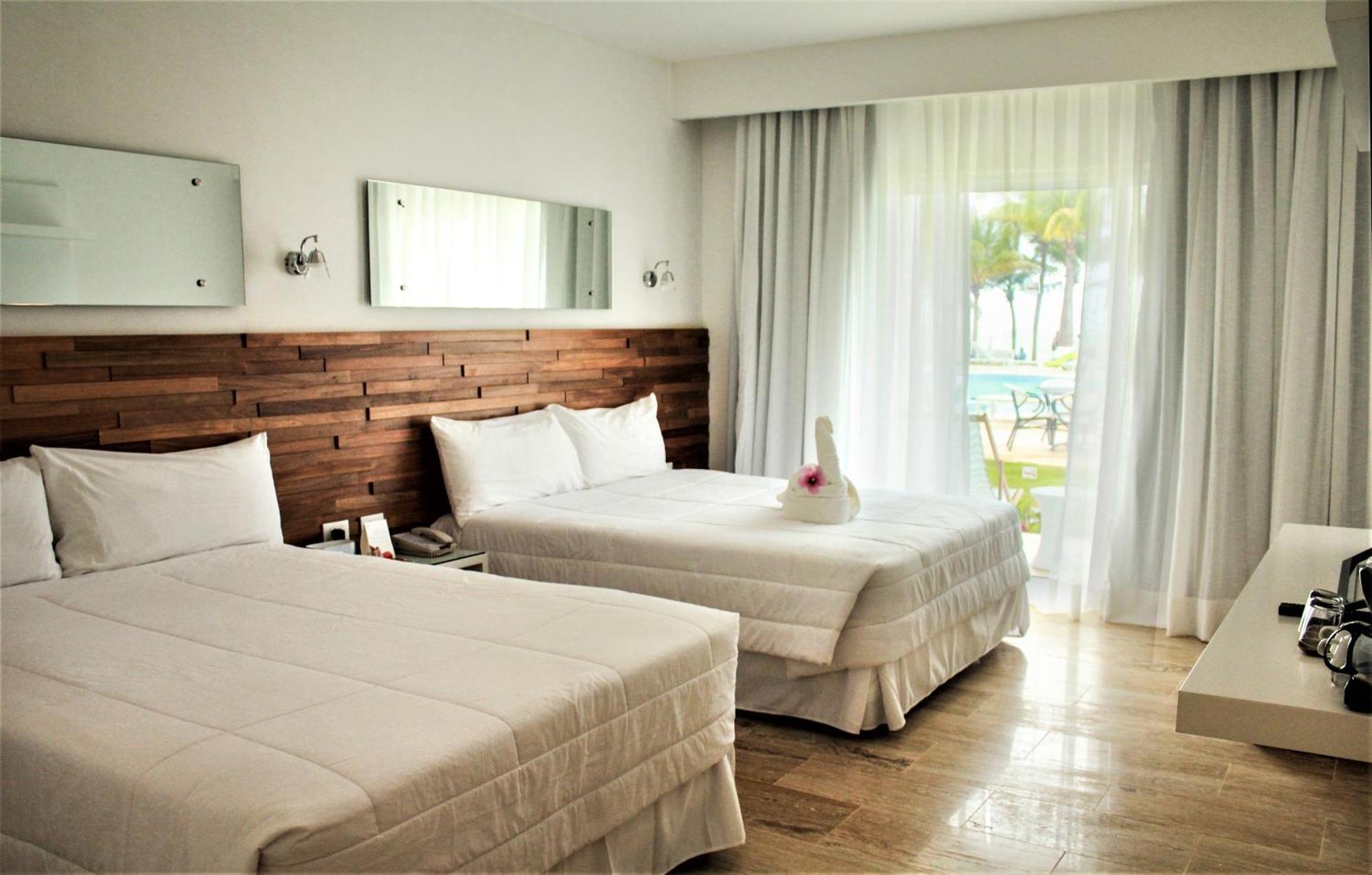Superior Queen Room Ocean View Two Queen Beds Non-Smoking