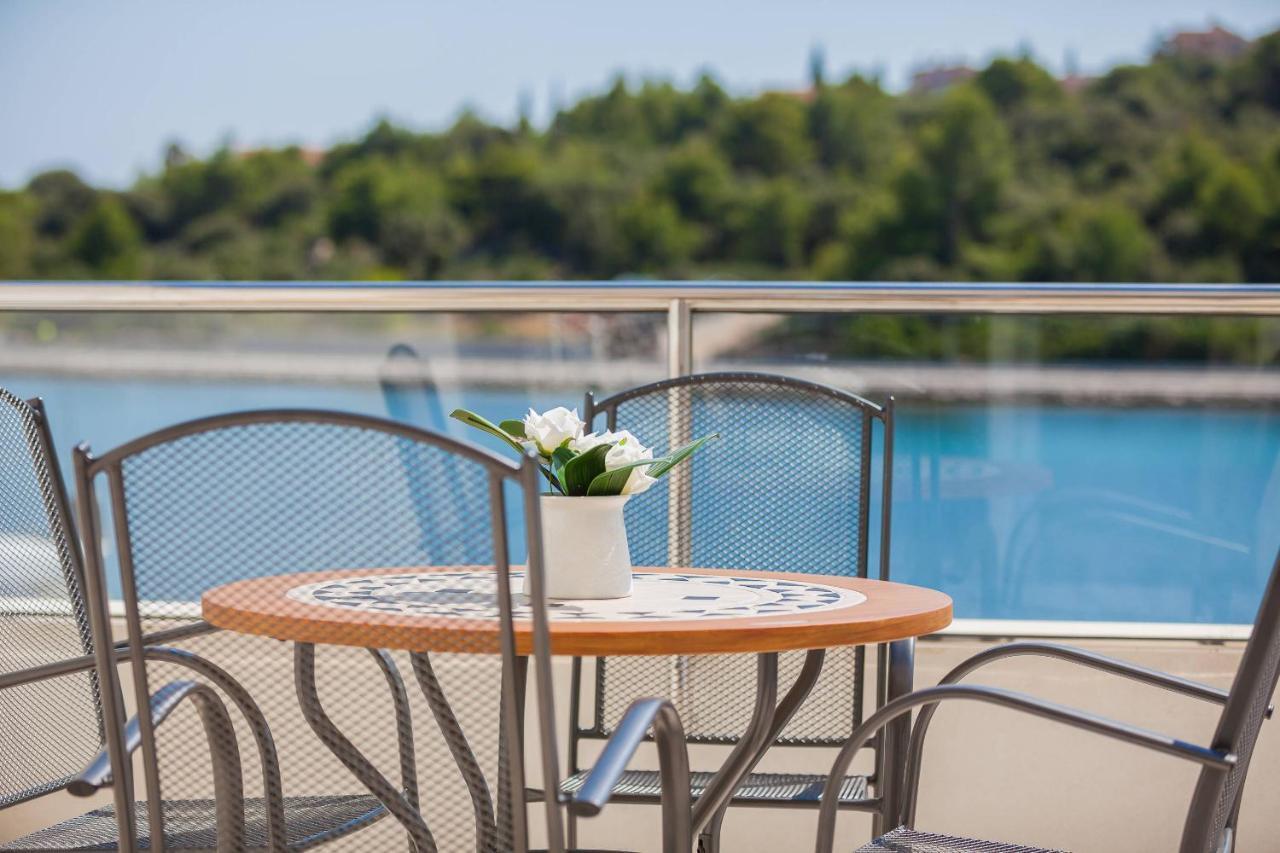 Comfort Two-Bedroom Apartment Balcony Sea View