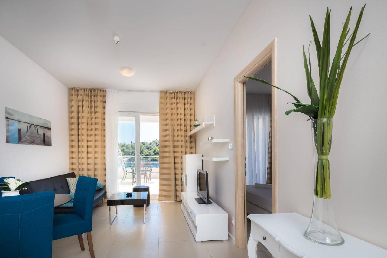 Comfort Two-Bedroom Apartment Balcony Sea View