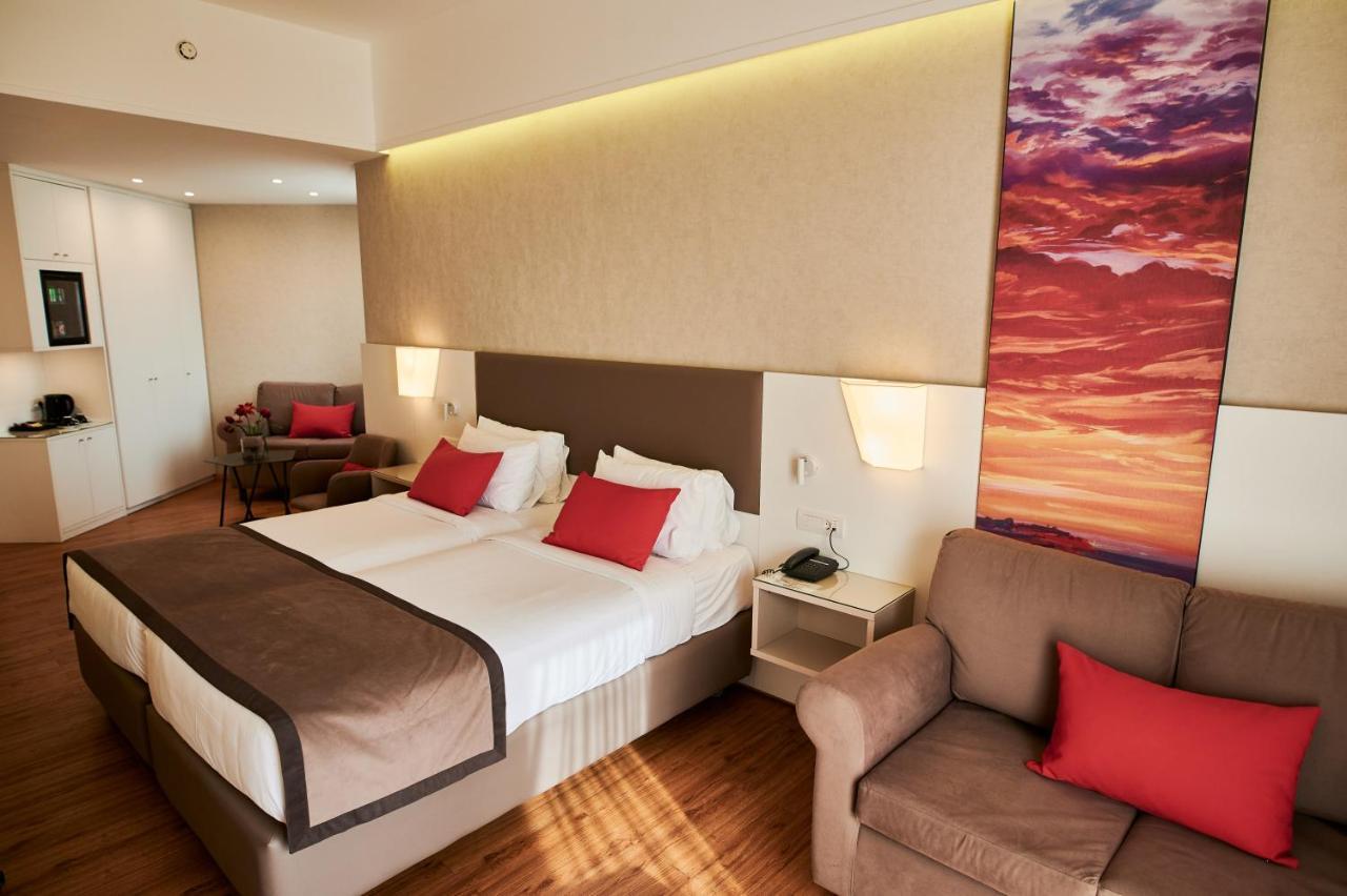 Superior Family King Room with Sea View - Non-Smoking