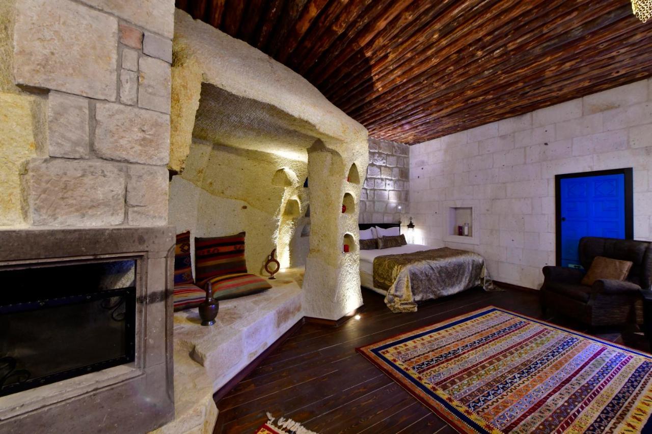 Deluxe Cave Suite