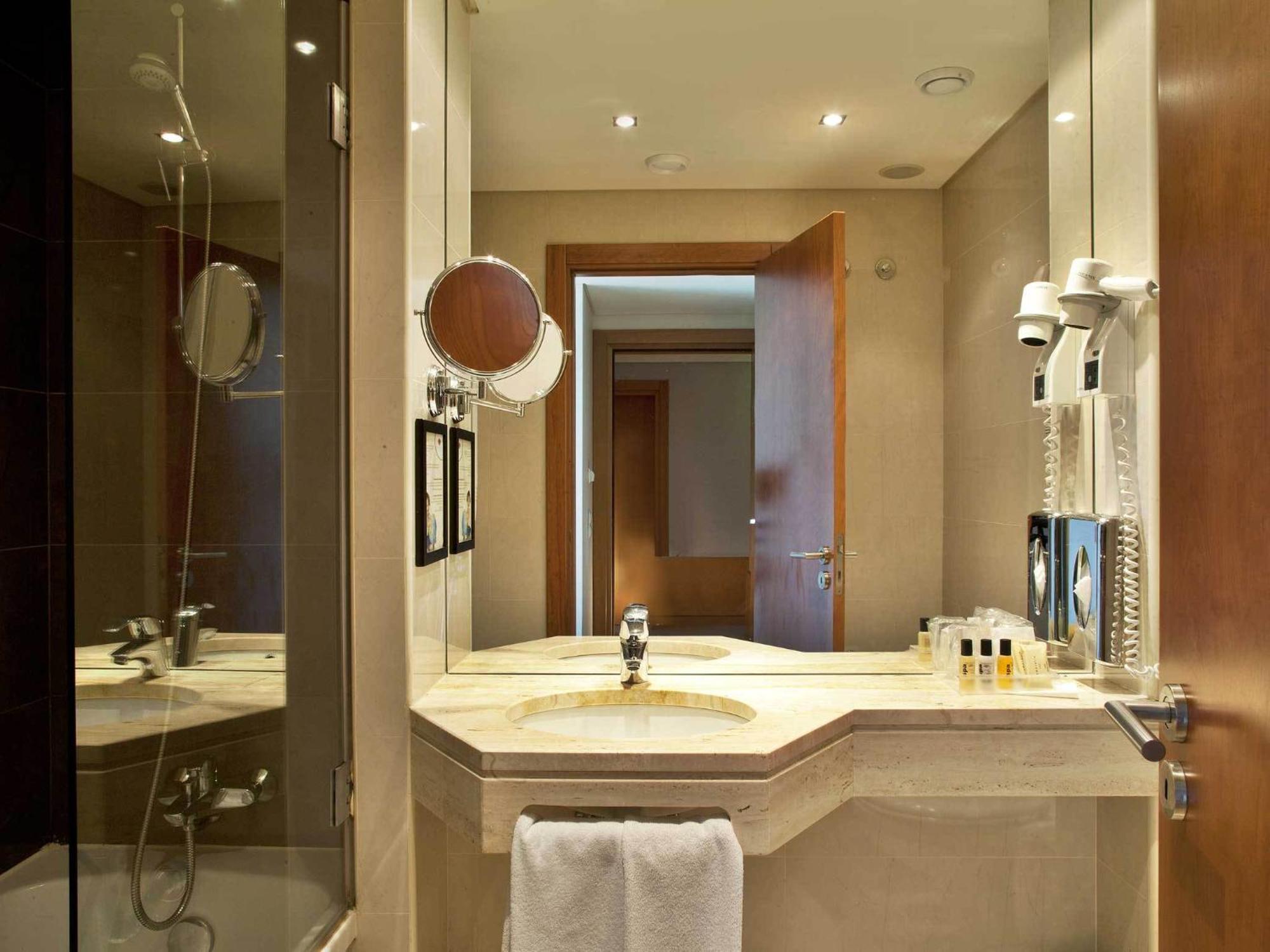 Double Room,345118369:JPEG