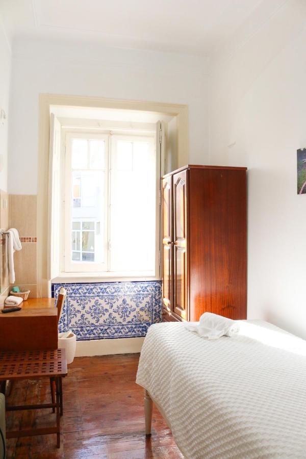 Quarto Individual com Casa de Banho Partilhada