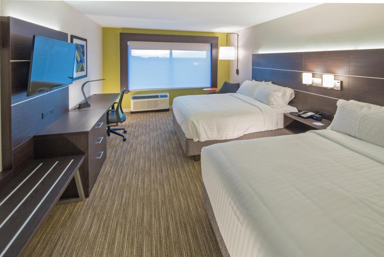 Standard Room with Two Queen Beds