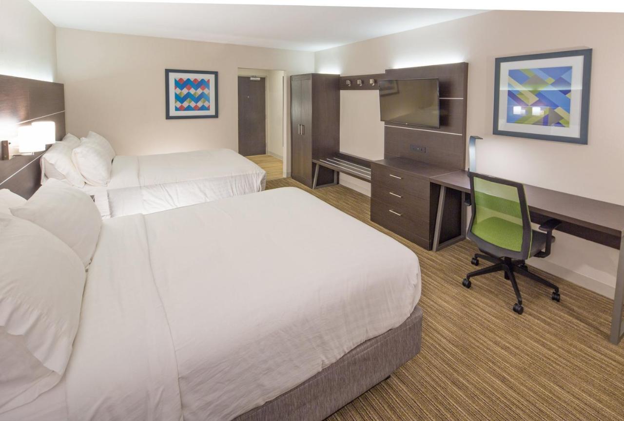 Queen Suite with Two Queen Beds - Communications Accessible