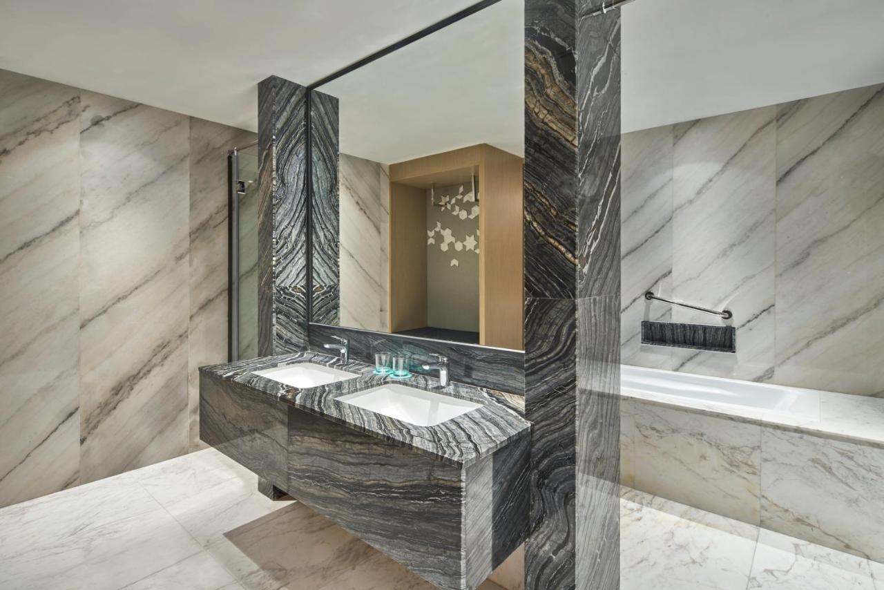 Presidential Suite with Sea View - High Floor/Club Lounge Access