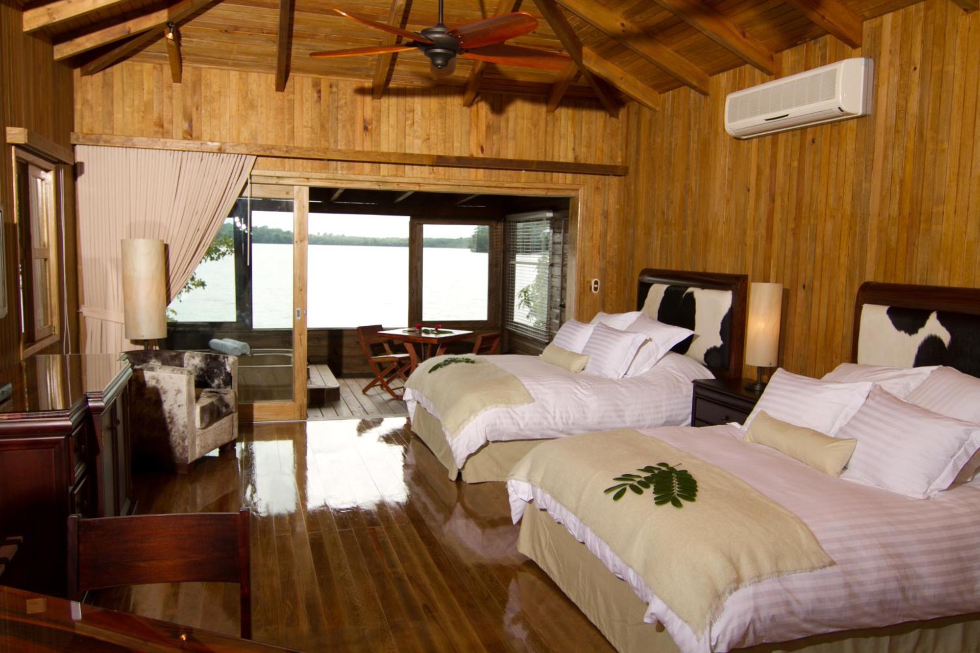 Queen Suite Lagoon Front