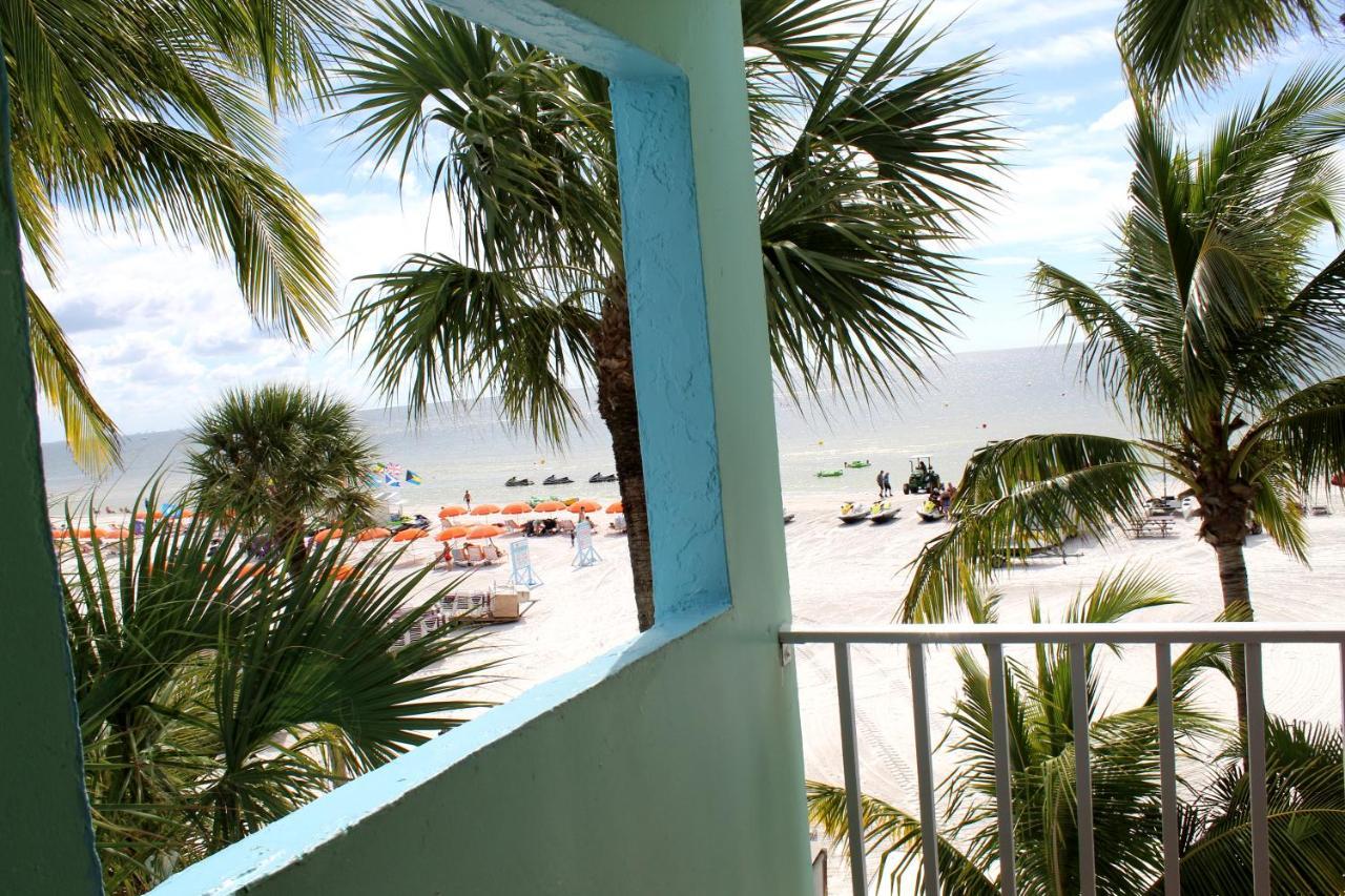 Suite frente al mar con cama extragrande y balcón