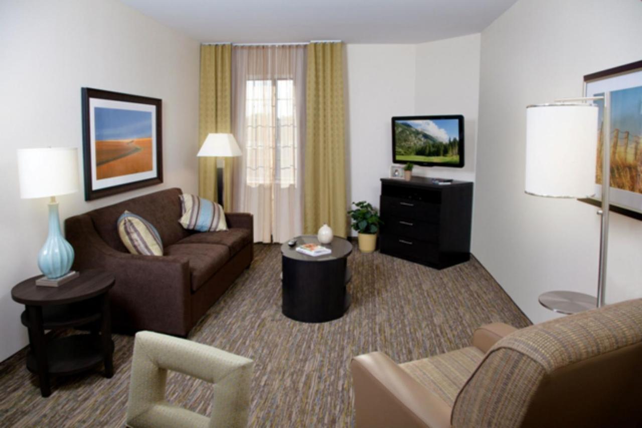 One-Bedroom Queen Suite - Communications/Mobility Accessible