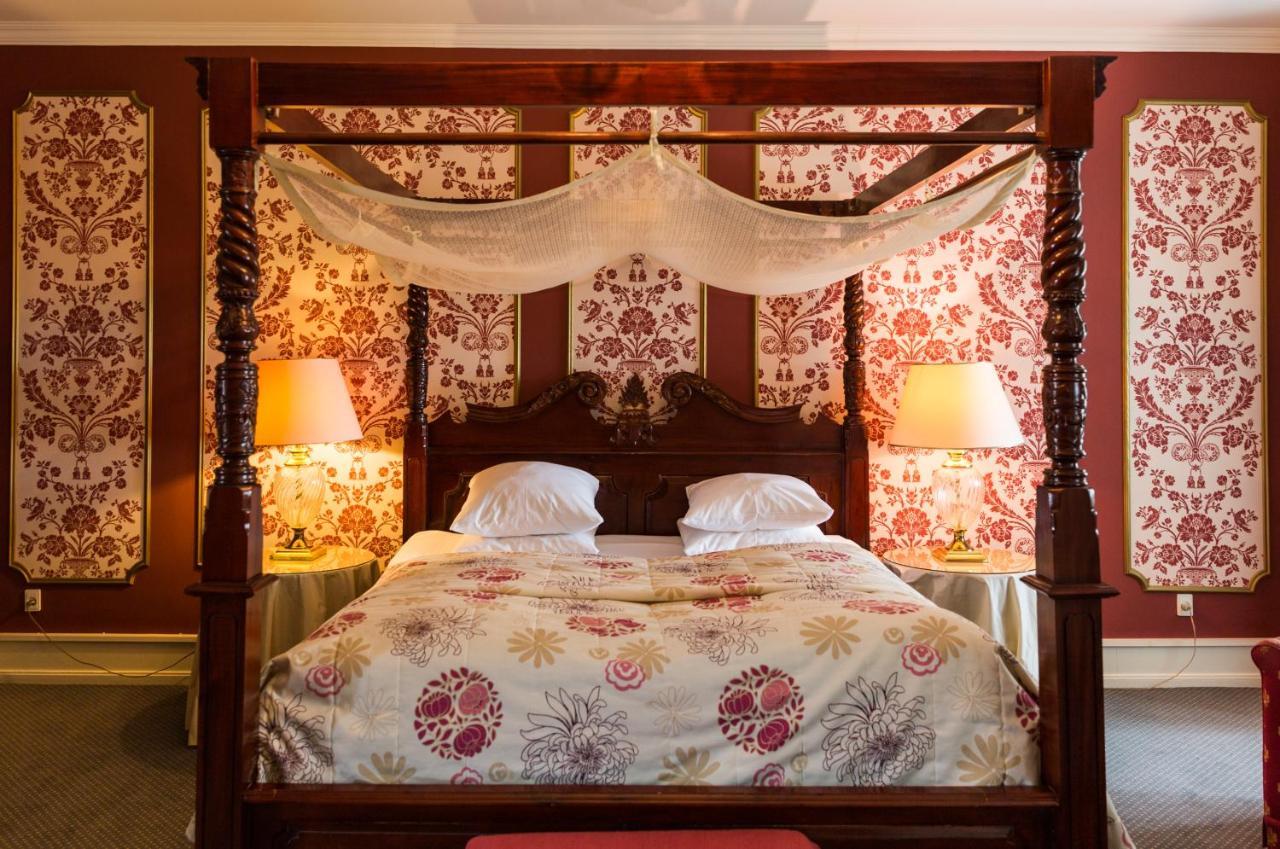 Large castle room with bathtub
