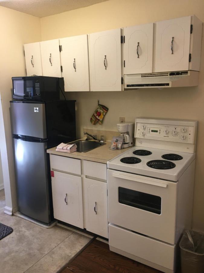 One Queen Kitchenette