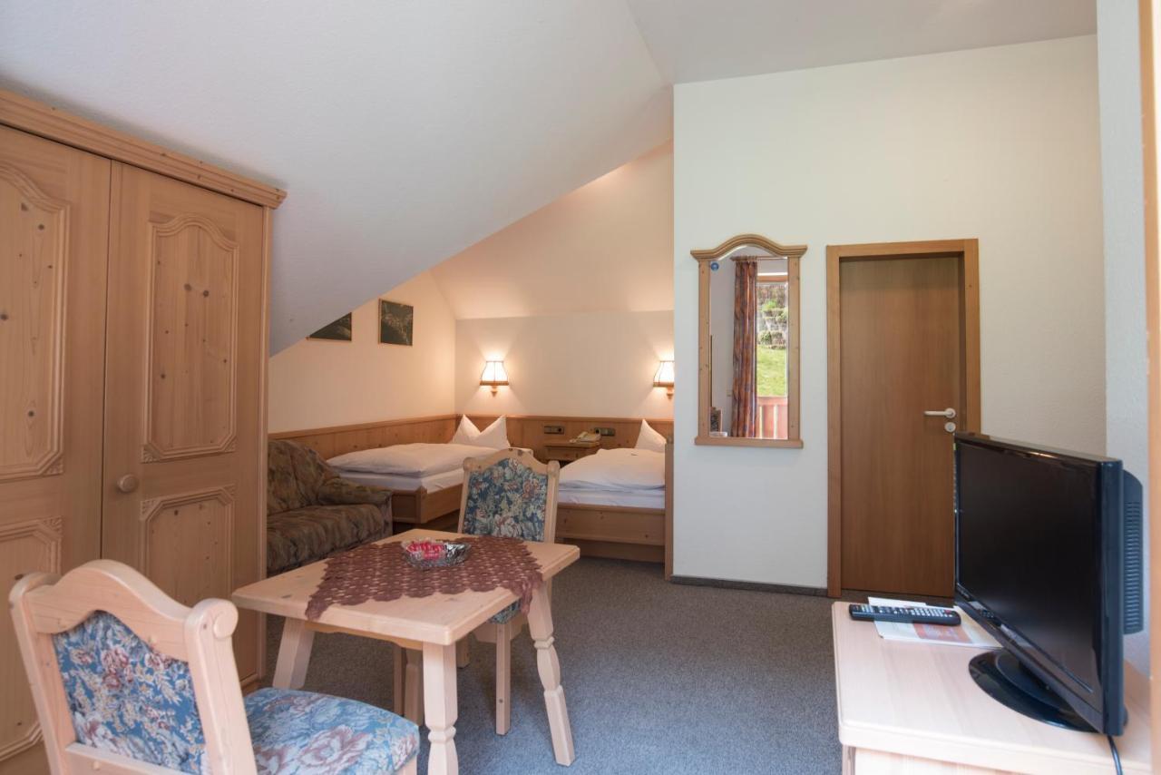 Großes Zweibettzimmer