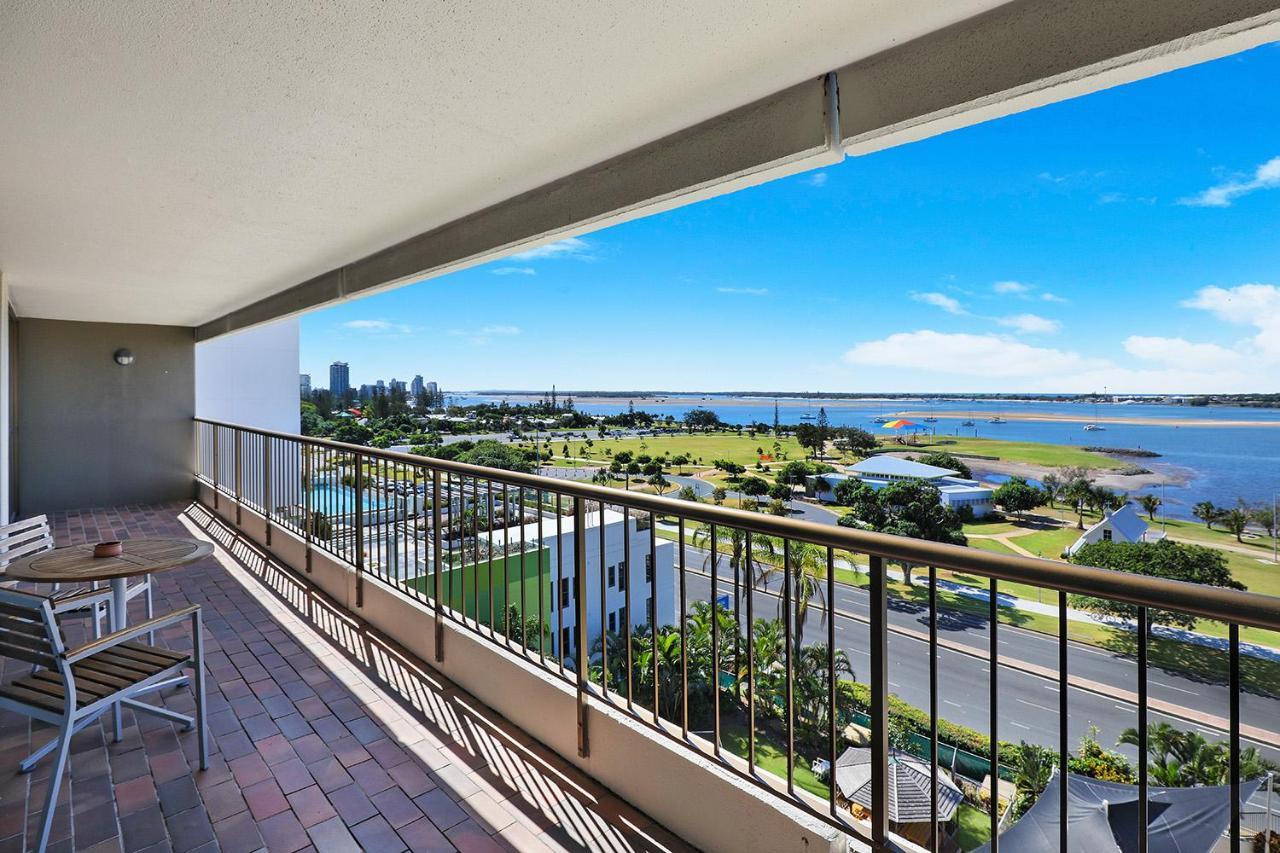 One Bedroom Broadwater View Apartment