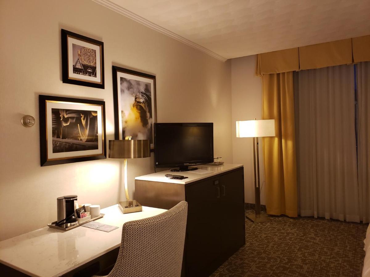 Habitación con cama grande
