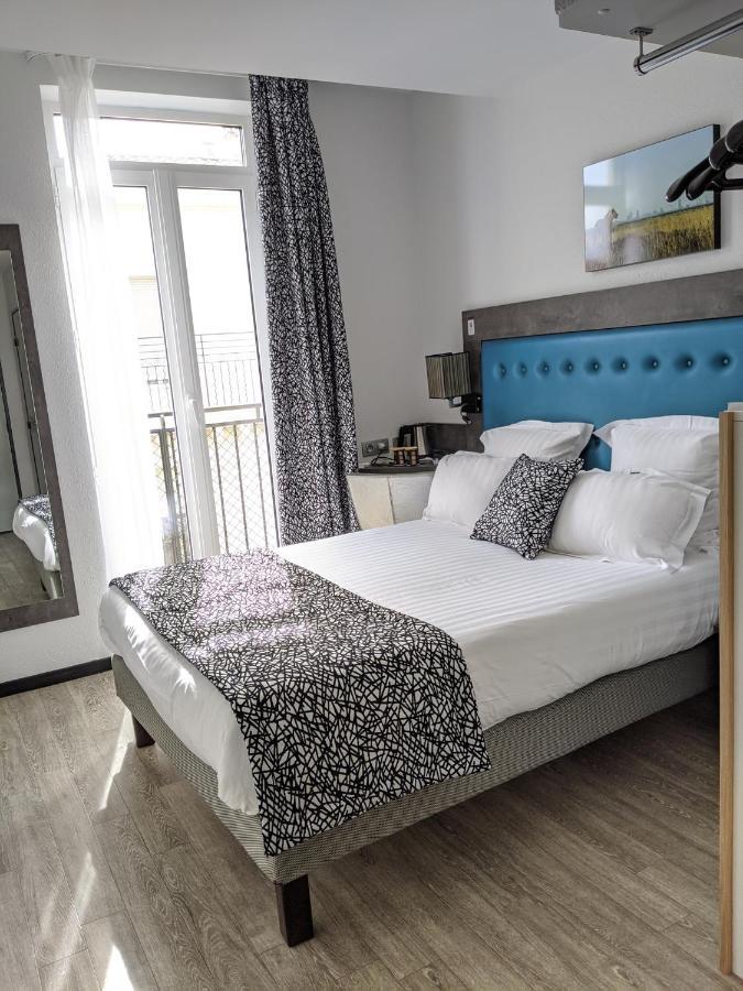 Habitación Doble con cama doble y balcón