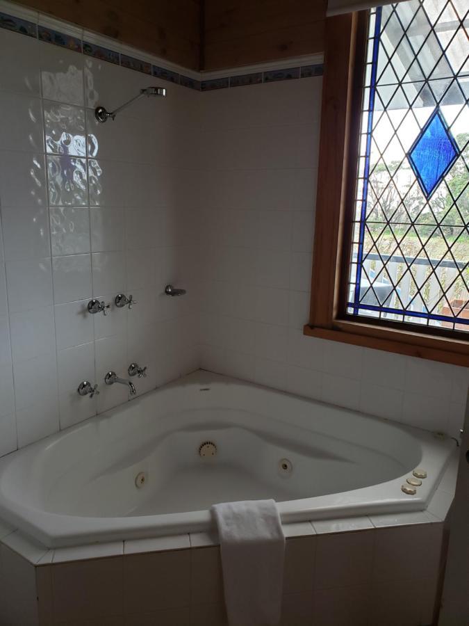 Queen Room with Sea View and Spa Bath