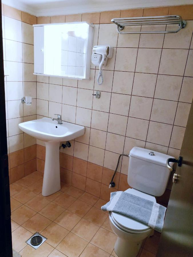 Semi-basement Studio with Garden View