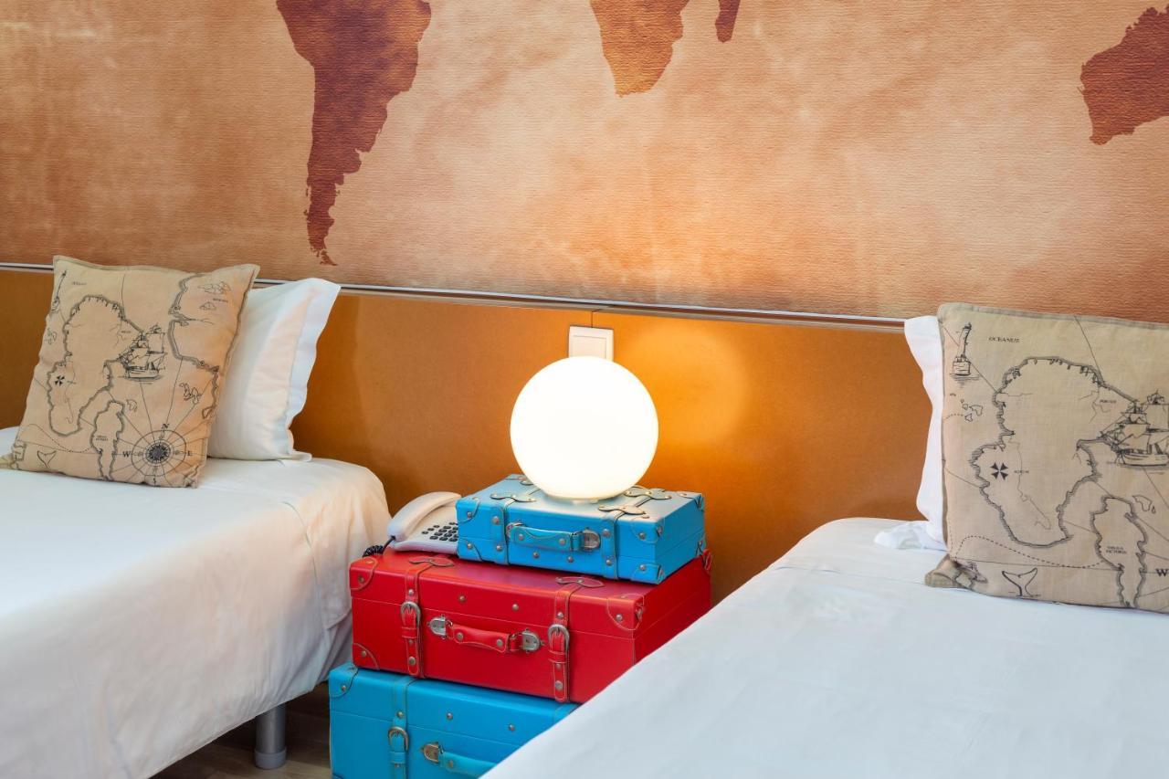 Themed Twin Room Around the World