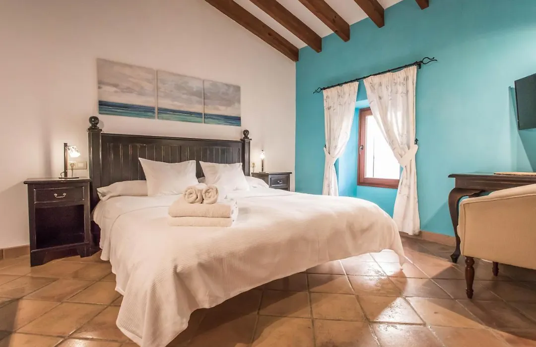 Petit Hotel Alaro-1