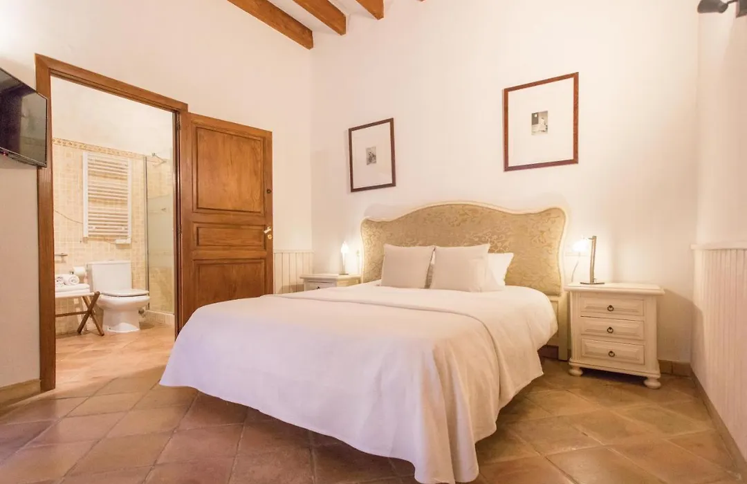 Petit Hotel Alaro-1