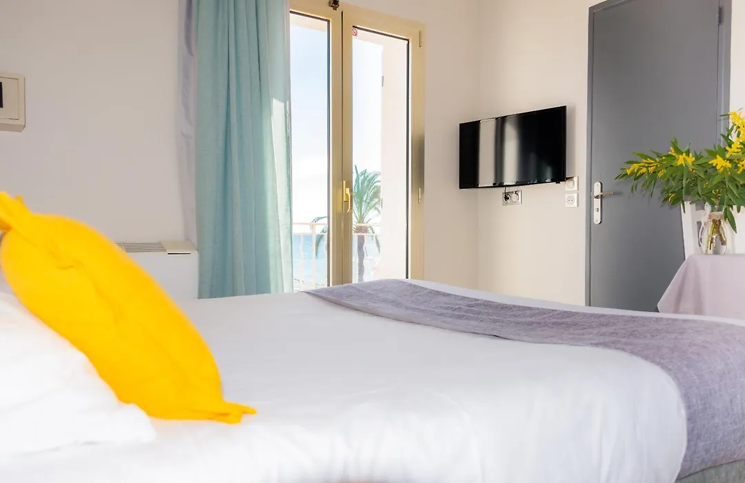Hotel et Appartements Reine D'Azur-1