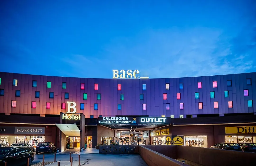 Base Hotel-1