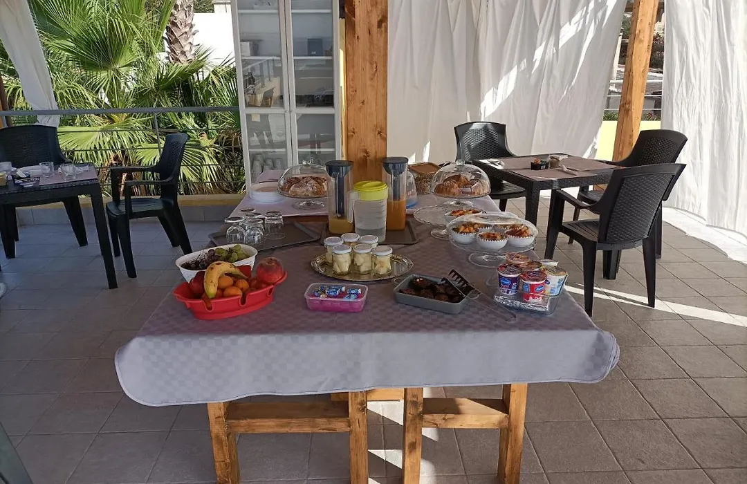 B&B Sale e Sole sul Mare-1