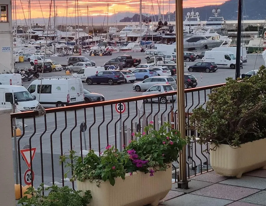 Albergo Stella Di Mare-1