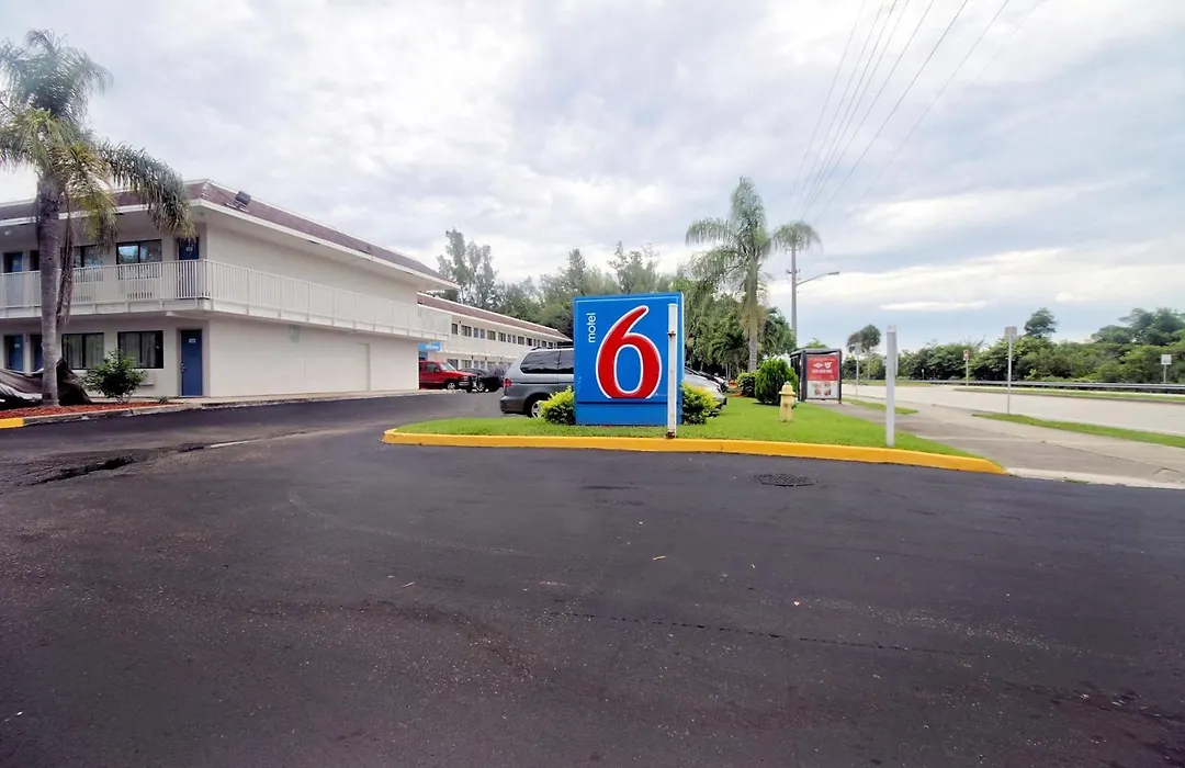 Motel 6 Dania Beach-1