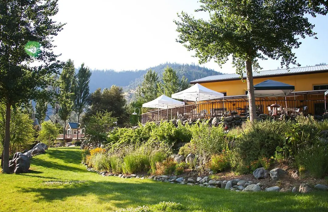 Strawhouse Resorts-1