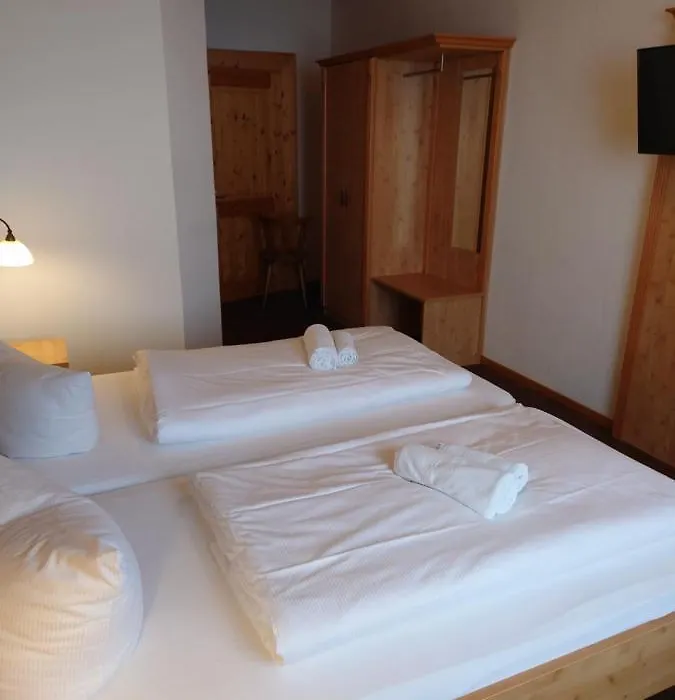 Gasthof Pension Altwirt-1