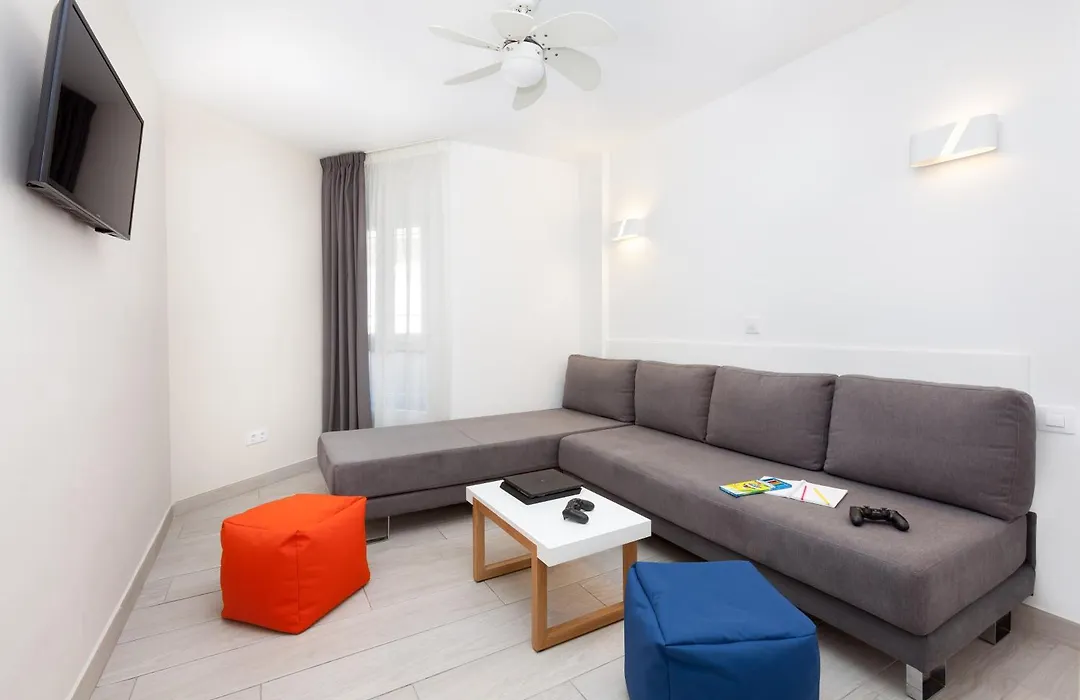 Playaolid Suites & Apartments-1