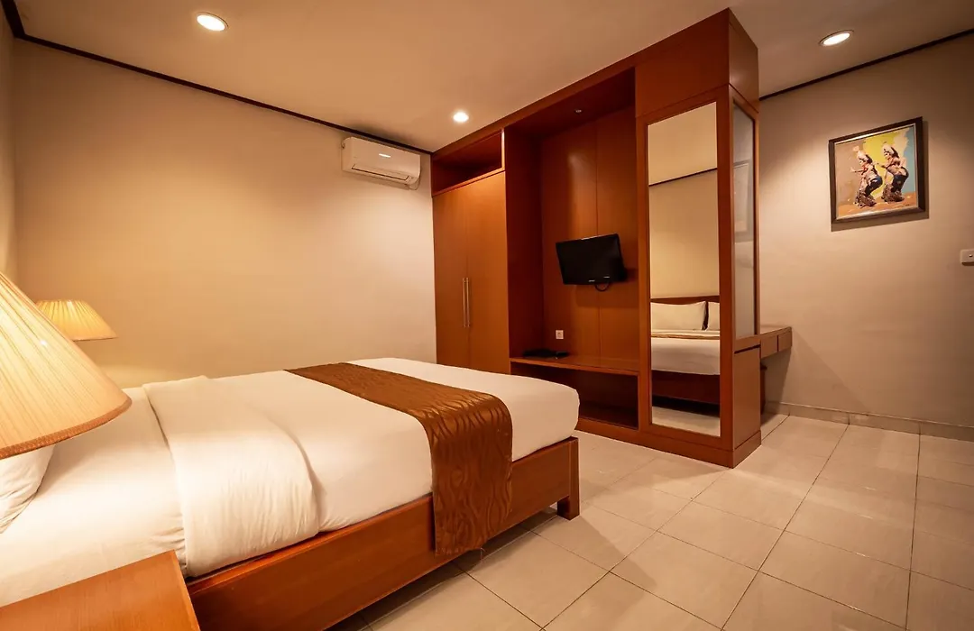 Yulia Beach Inn Kuta-1