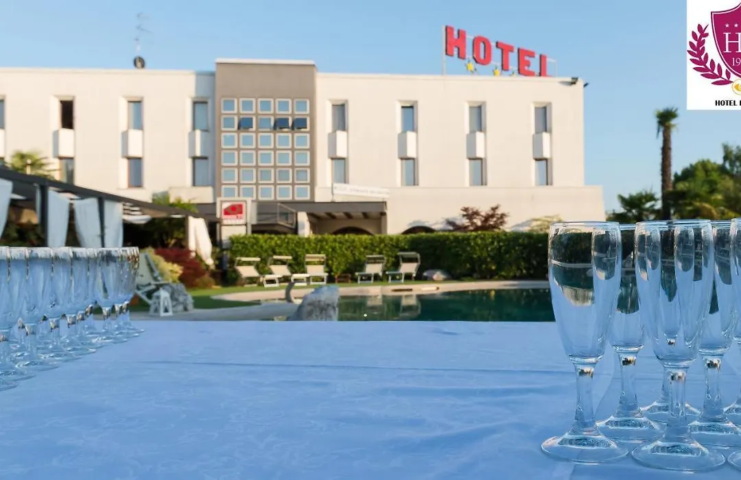 Hotel Posta 77-1