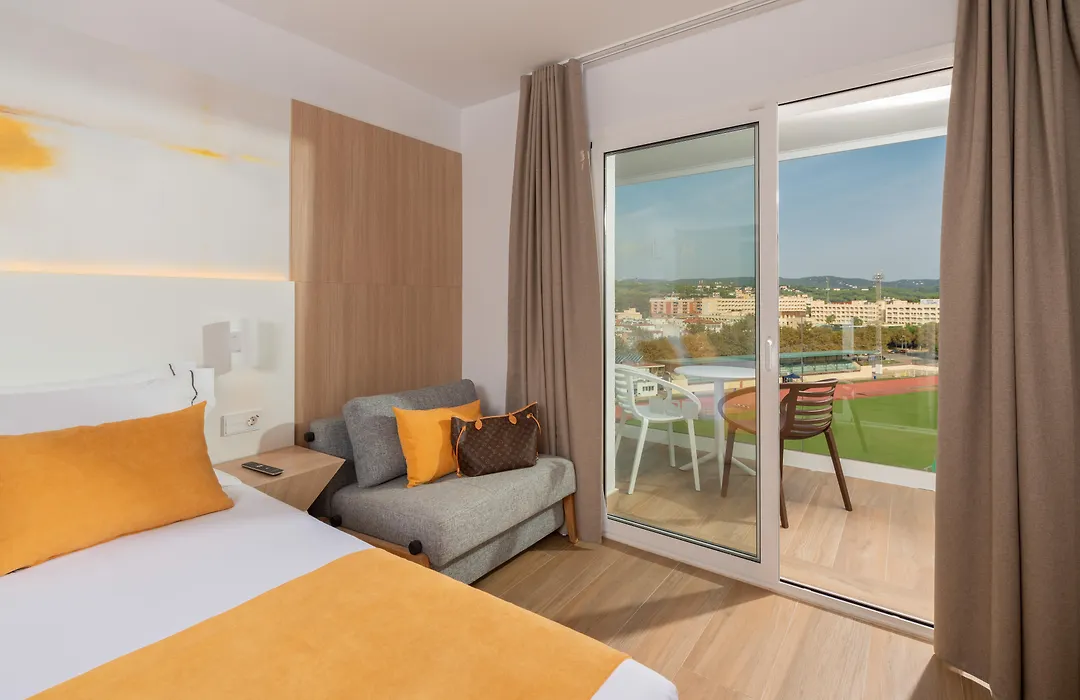L'Azure Hotel & Spa 4Sup-1
